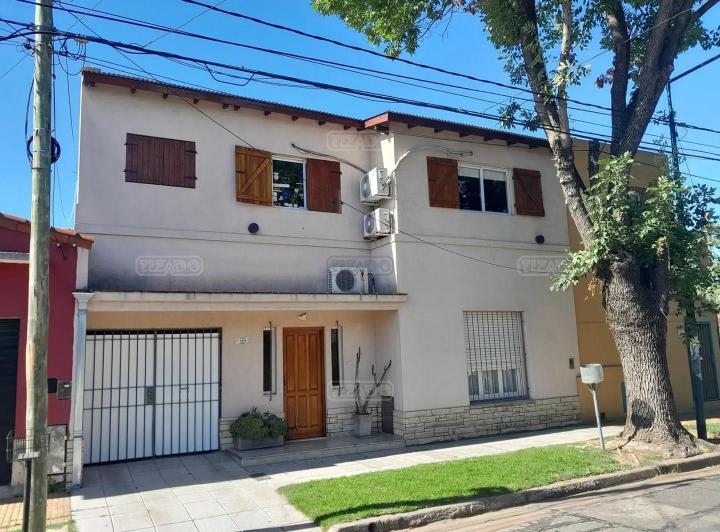 Casa · 160m² · 4 Ambientes · 1 Cochera