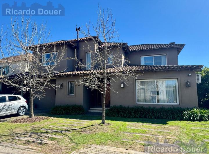Casa · 270m²
