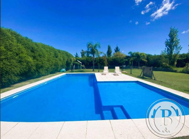 Casa · 147m² · 4 Ambientes · 2 Cocheras