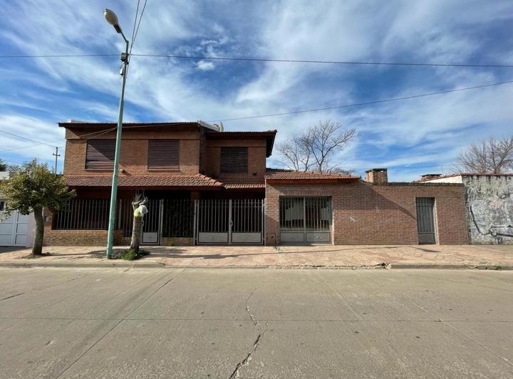 Casa · 120m² · 4 Ambientes · 2 Cocheras