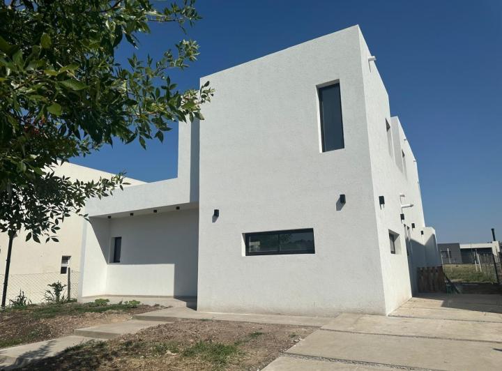 Casa · 177m² · 5 Ambientes · 1 Cochera
