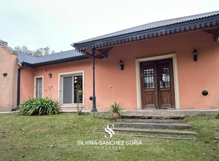 Casa · 1256m² · 3 Ambientes · 2 Cocheras