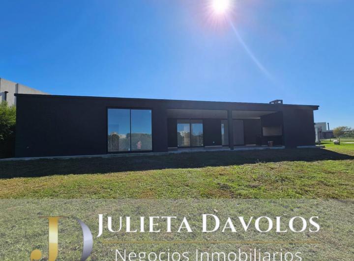 Casa · 863m² · 5 Ambientes · 2 Cocheras