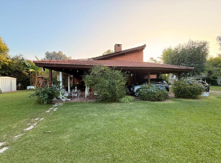 Casa · 120m² · 5 Ambientes · 4 Cocheras