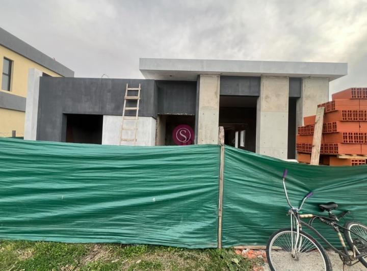 Casa · 138m² · 5 Ambientes · 1 Cochera