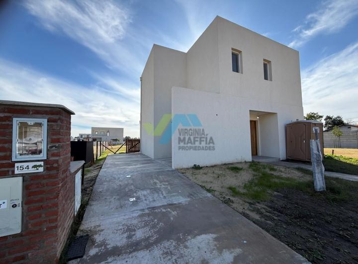 Casa · 130m² · 4 Ambientes · 2 Cocheras