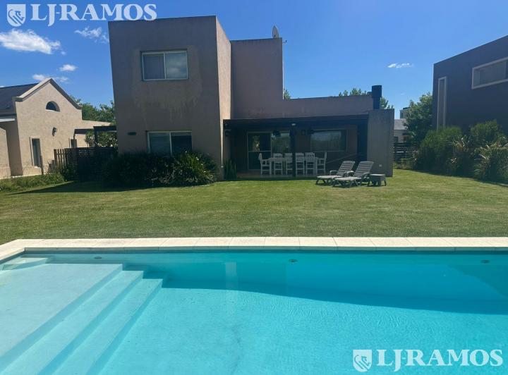 Casa · 172m² · 4 Ambientes · 2 Cocheras