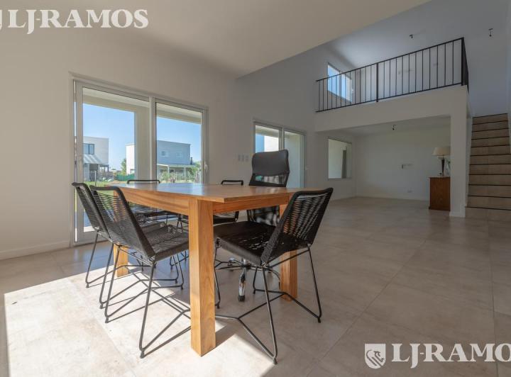 Casa · 200m² · 4 Ambientes · 1 Cochera