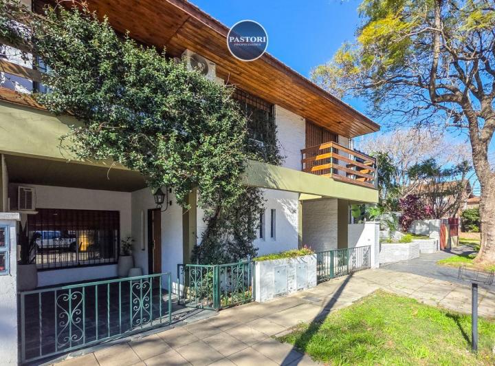 Casa · 129m² · 4 Ambientes · 1 Cochera