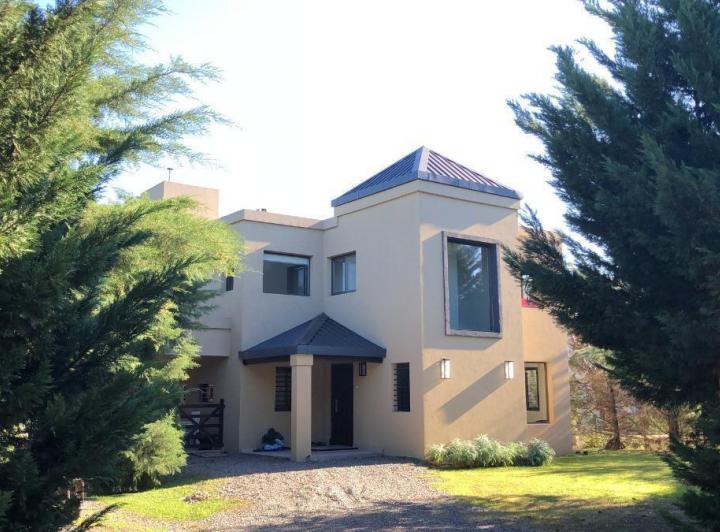 Casa · 180m² · 4 Ambientes