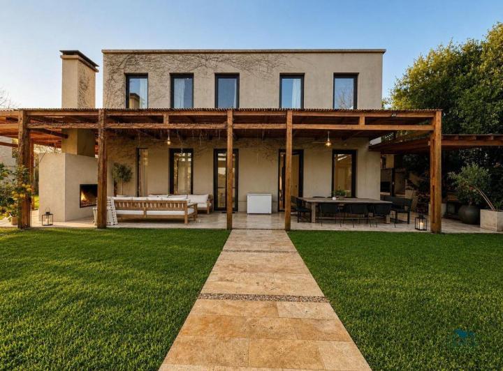 Casa · 500m² · 6 Ambientes · 1 Cochera