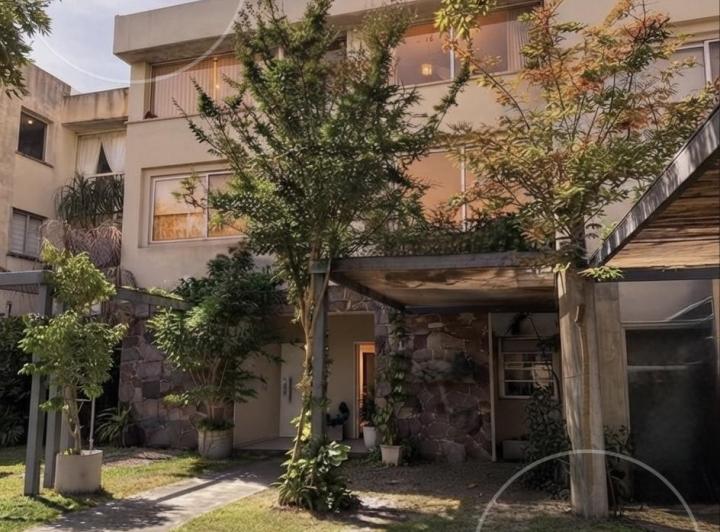 Casa · 140m² · 5 Ambientes · 2 Cocheras