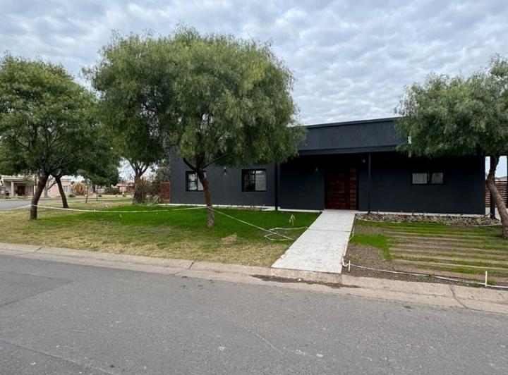 Casa · 155m² · 4 Ambientes · 1 Cochera