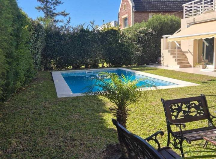 Casa · 351m² · 6 Ambientes · 1 Cochera