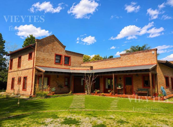 Casa · 234m² · 3 Dormitorios · 1 Cochera