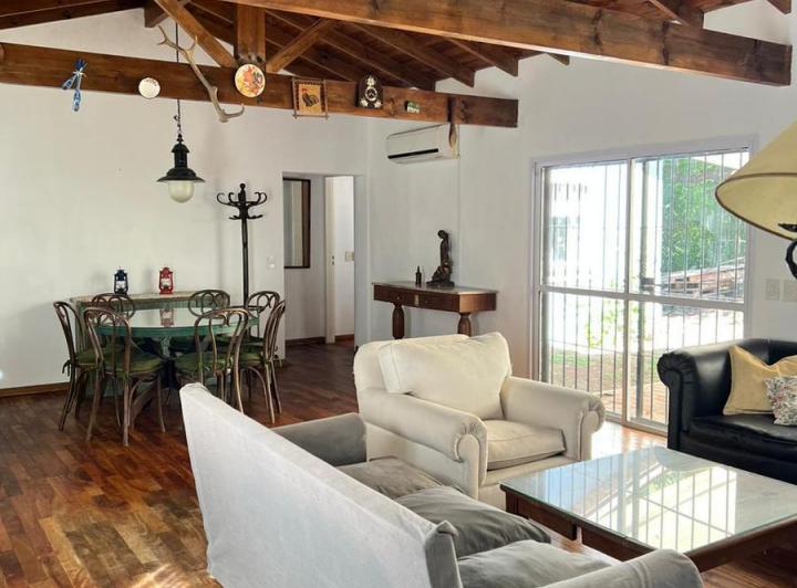 Casa · 100m² · 3 Ambientes · 2 Cocheras