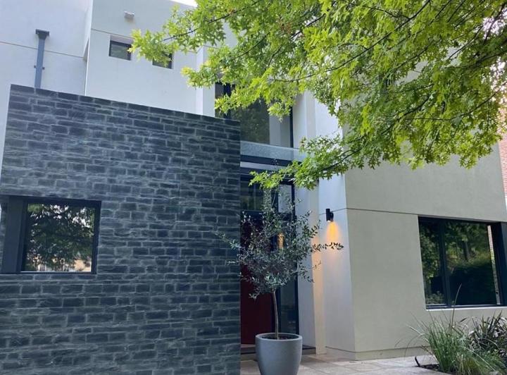 Casa · 180m² · 4 Ambientes · 3 Cocheras