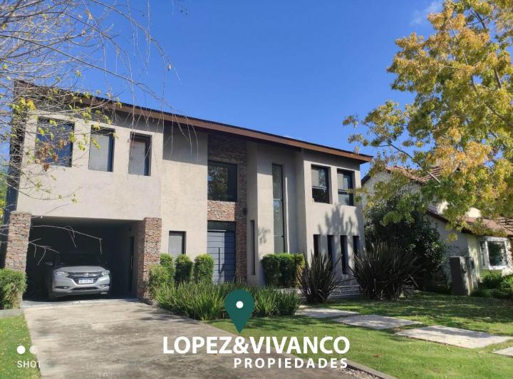 Casa · 223m² · 4 Ambientes · 1 Cochera