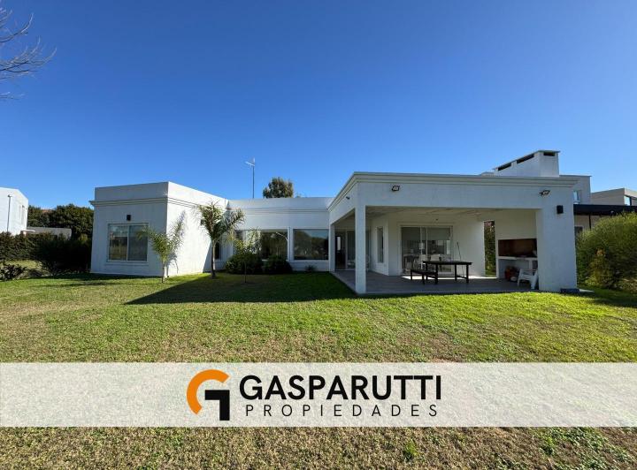 Casa · 158m² · 4 Ambientes · 4 Cocheras