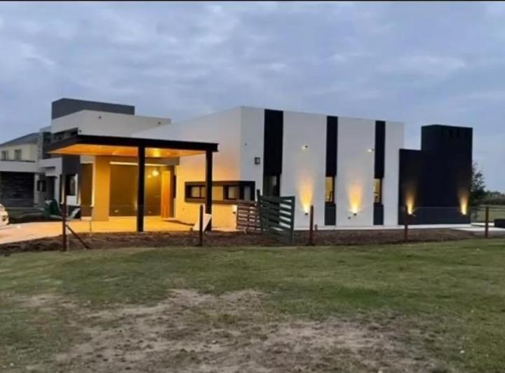 Casa · 160m² · 4 Ambientes