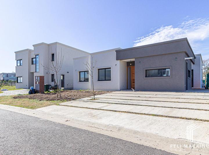 Casa · 167m² · 4 Ambientes · 2 Cocheras