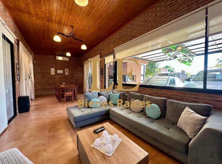 Casa · 180m² · 4 Ambientes · 3 Cocheras