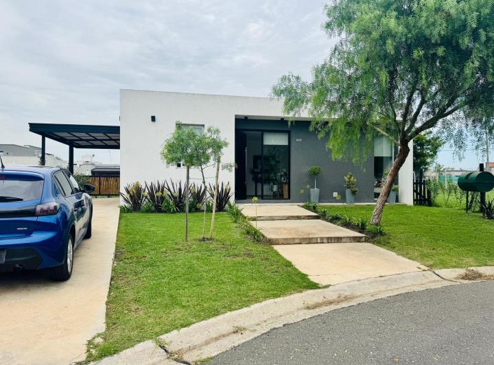 Casa · 160m² · 4 Ambientes · 1 Cochera