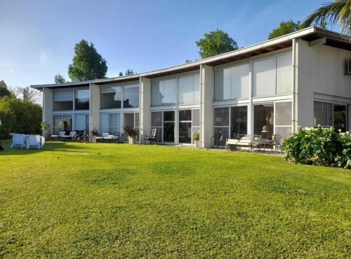 Casa · 375m² · 7 Ambientes · 2 Cocheras