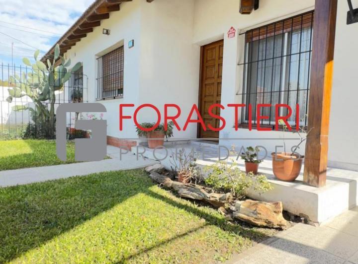 Casa · 234m² · 4 Ambientes · 2 Cocheras