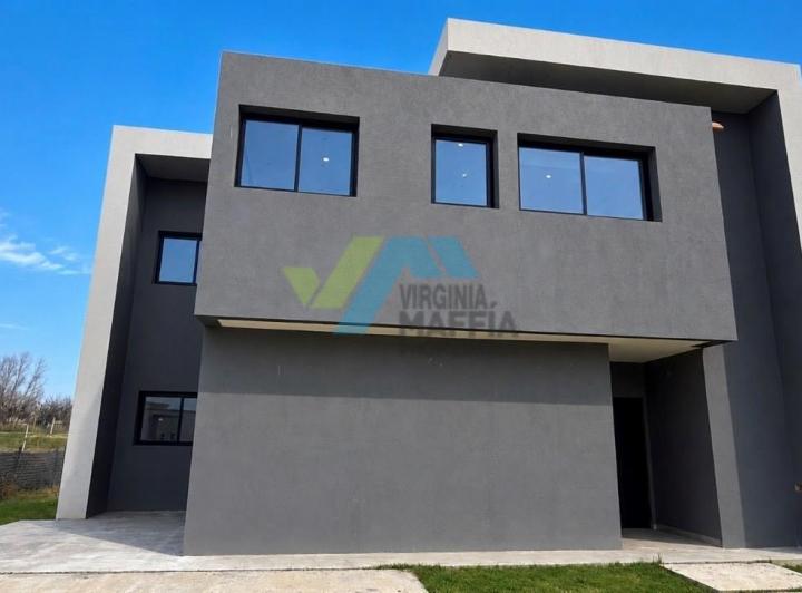 Casa · 217m² · 4 Ambientes · 2 Cocheras