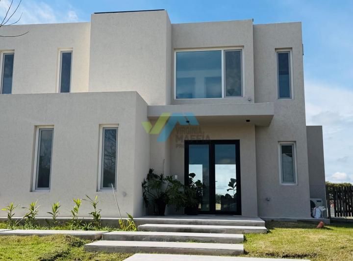 Casa · 280m² · 5 Ambientes · 2 Cocheras