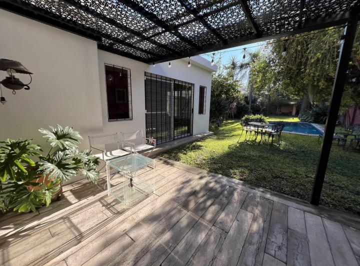 Casa · 263m² · 4 Ambientes · 6 Cocheras