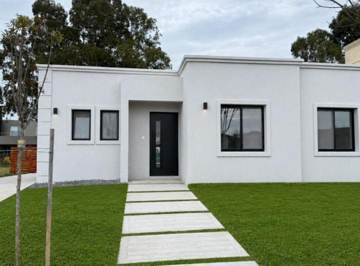 Casa · 148m² · 4 Ambientes · 2 Cocheras