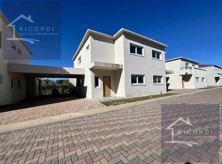 Casa · 113m² · 4 Ambientes · 1 Cochera