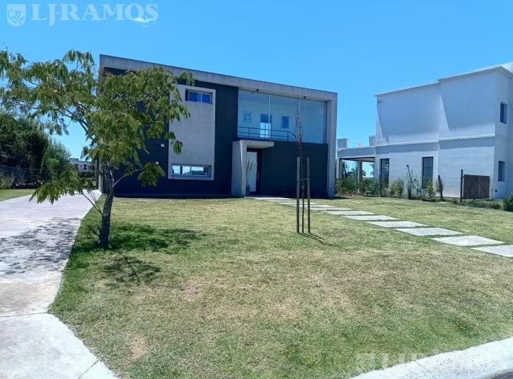 Casa · 193m² · 5 Ambientes · 5 Cocheras