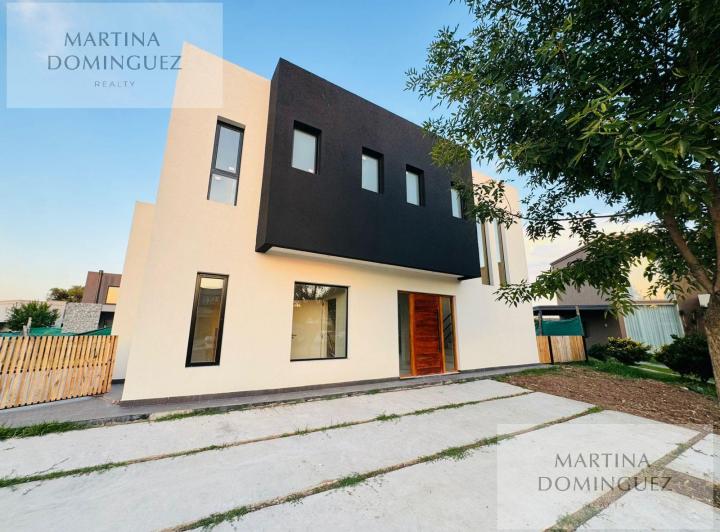 Casa · 220m² · 5 Ambientes · 2 Cocheras