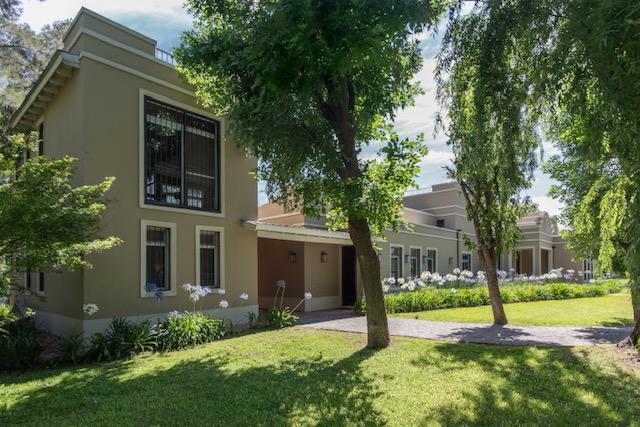 Casa · 455m² · 5 Ambientes · 2 Cocheras