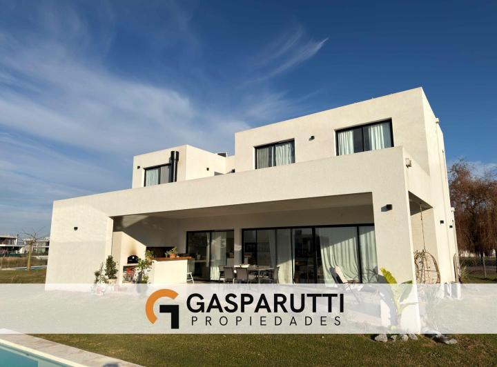 Casa · 155m² · 4 Ambientes · 4 Cocheras