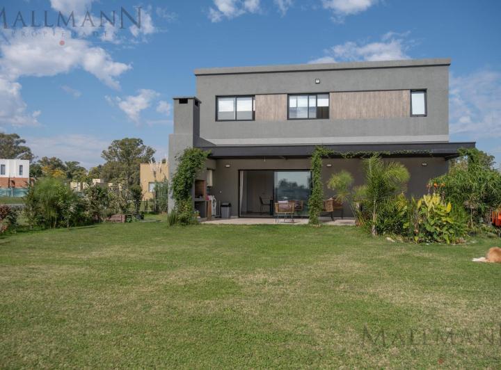 Casa · 155m² · 5 Ambientes
