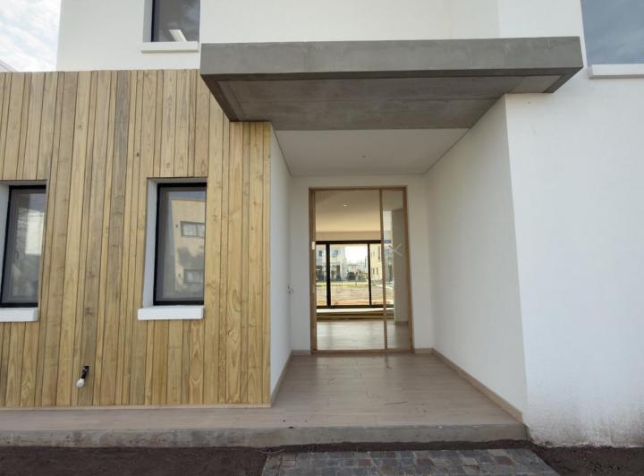 Casa · 239m² · 6 Ambientes · 2 Cocheras