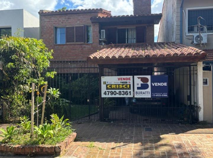 Casa · 234m² · 5 Ambientes · 1 Cochera