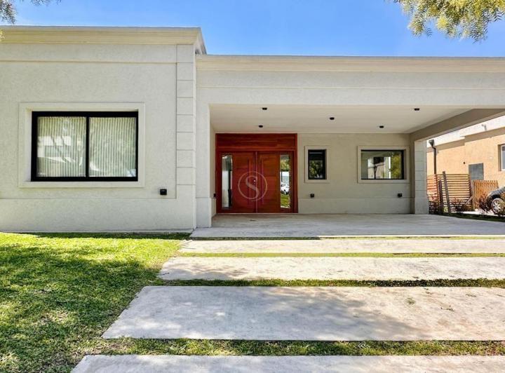 Casa · 170m² · 4 Ambientes · 3 Cocheras
