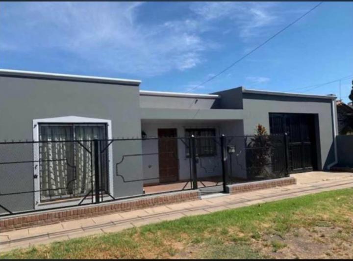Casa · 180m² · 2 Dormitorios