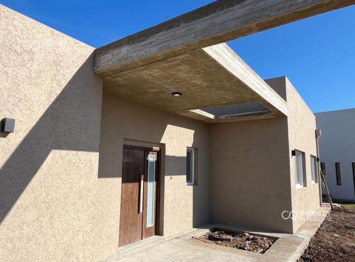 Casa · 157m² · 5 Ambientes · 2 Cocheras
