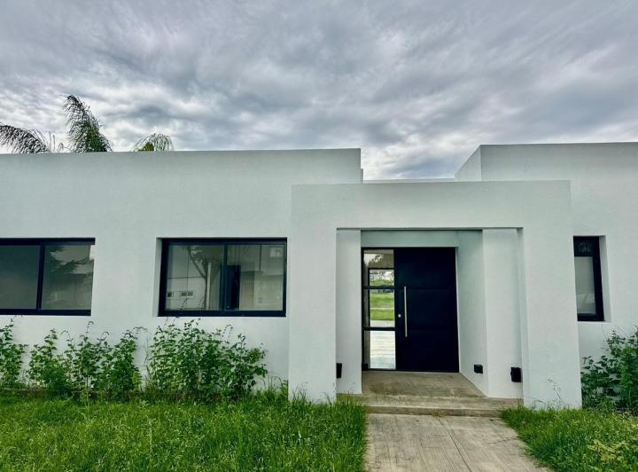 Casa · 190m² · 3 Dormitorios · 2 Cocheras
