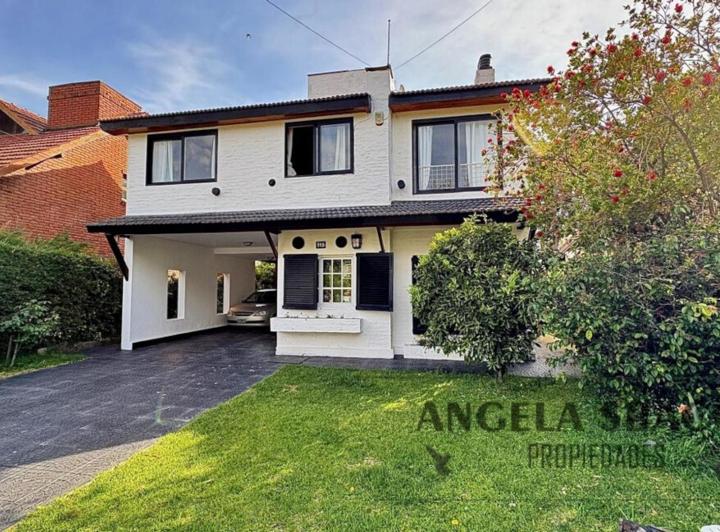 Casa · 91m² · 4 Ambientes · 1 Cochera