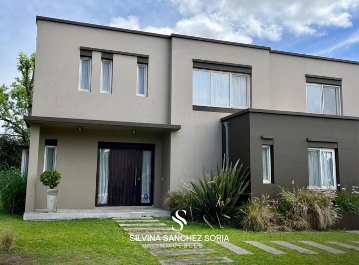 Casa · 700m² · 7 Ambientes
