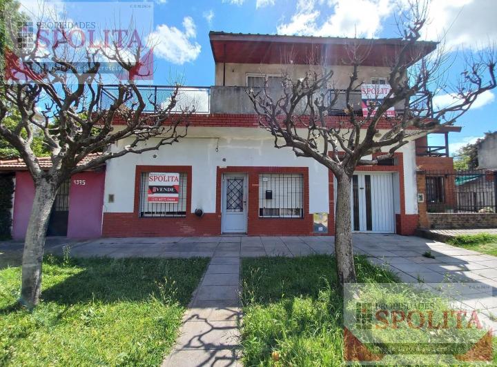 Casa · 232m² · 5 Ambientes · 2 Cocheras