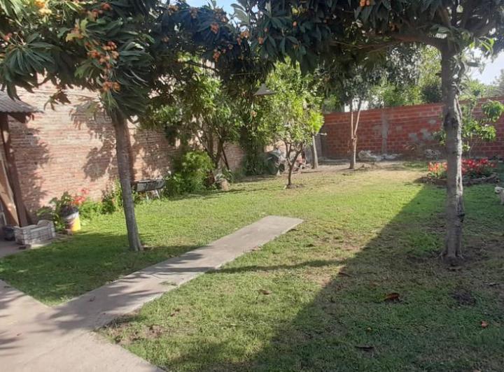 Casa · 100m² · 3 Ambientes · 4 Cocheras