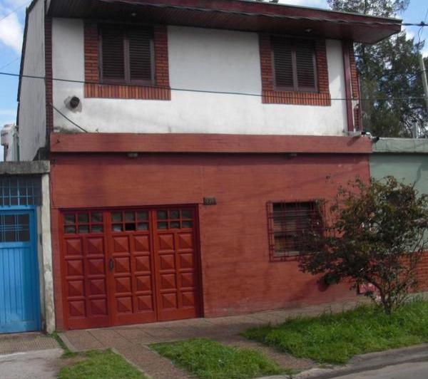 Casa · 140m² · 4 Ambientes · 1 Cochera